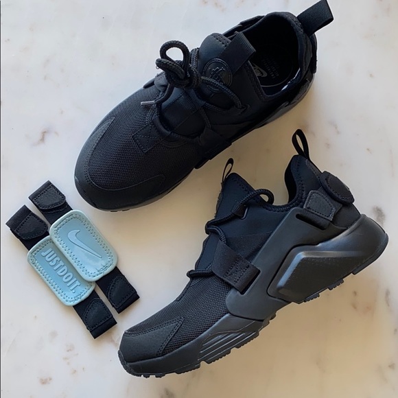 New Nike Air huarache city triple black - Picture 2 of 8